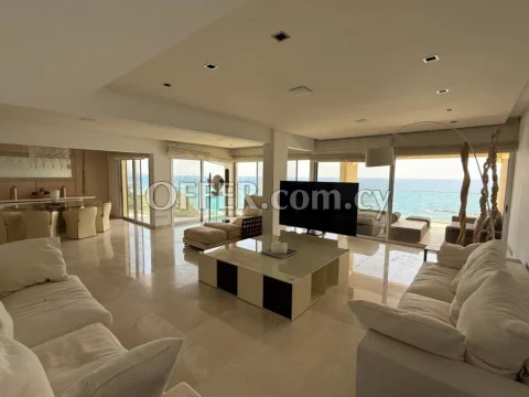 Luxurious 3 bedroom apartment on the beach