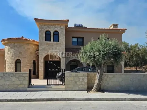 4-Bedroom Villa for Rent in Paramytha - Main Photo