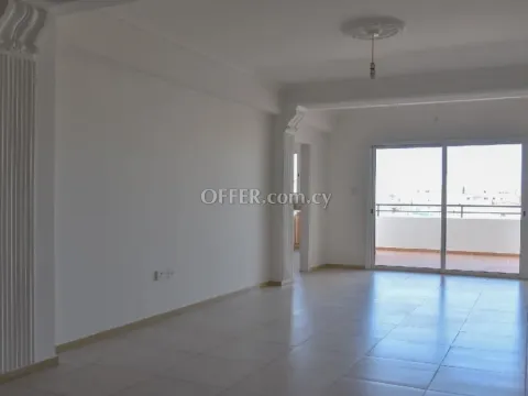 New For Sale €130,000 Apartment 3 bedrooms, Larnaka (Center), Larnaca Larnaca - Main Photo