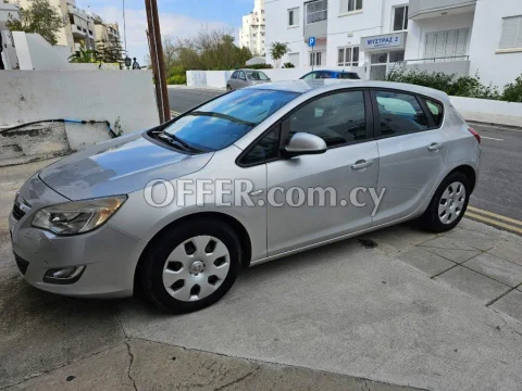 2011 Opel Astra 1.6L Petrol Automatic Hatchback - Main Photo