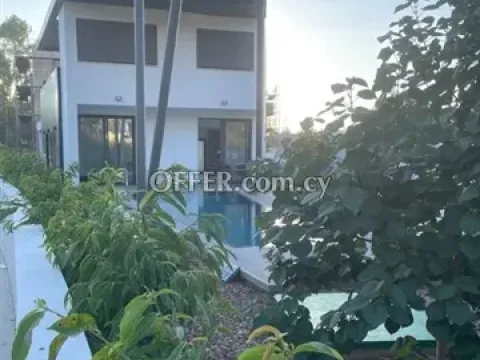 5 Bedroom Villa With Swimming Pool  In Strovolos, Νicosia - Main Photo