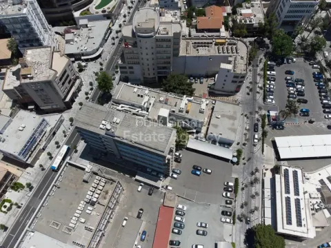 Building, Commercial Building, Nicosia, Faneromeni, 1,570m² - Main Photo