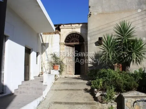 House, For Sale, Nicosia, Evrychou - Main Photo