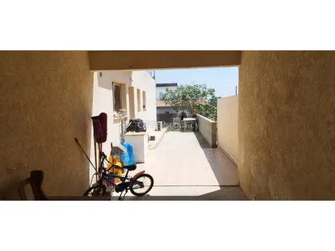 Excellent value resale single story 3 plus 1 bedrooms detached house in Kolossi - 8