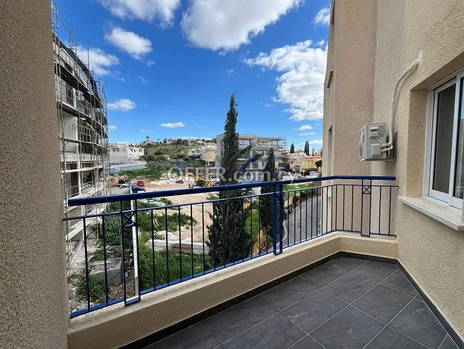 One Bedroom Apartment with Extra Room, communal Pool in Peaceful Tombs of the Kings - 2