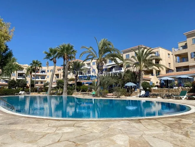 One Bedroom Apartment with Extra Room, communal Pool in Peaceful Tombs of the Kings - 1