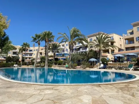 One Bedroom Apartment with Extra Room, communal Pool in Peaceful Tombs of the Kings - Main Photo
