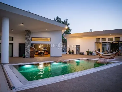 6 BEDROOM VILLA IN LOUVARAS - 11