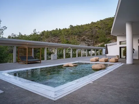 6 BEDROOM VILLA IN LOUVARAS - 10