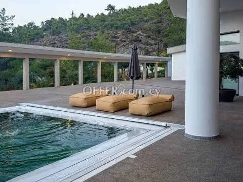 6 BEDROOM VILLA IN LOUVARAS - 9