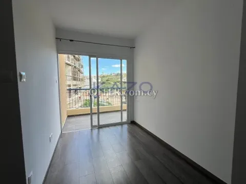 One Bedroom Apartment with Extra Room, communal Pool in Peaceful Tombs of the Kings - 7