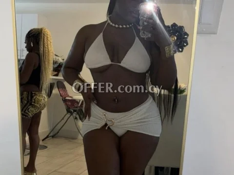 Ebony - Photo 1