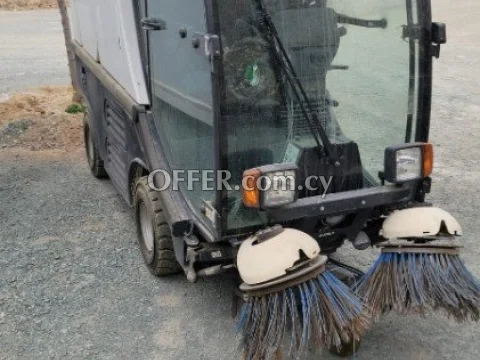 2010 Kubota Madvac cn100b Sweeper/Cleaner - Main Photo