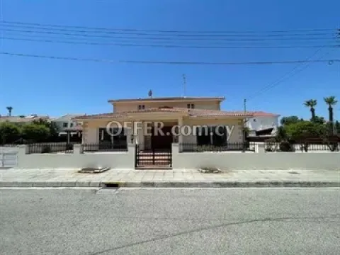 3 Bedroom House  In Engomi, Nicosia - With Swimming Pool - Main Photo