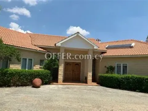 Luxurious 4 Bedroom Villa In Huge Plot With Swimming Pool In Agioi Tri - Main Photo