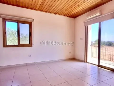 4-bedroom Detached Villa 200 sqm in Anogyra - Main Photo