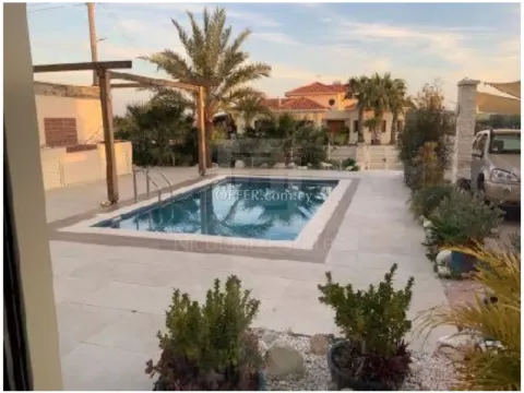 Excellent 4 bedroom detached villa with swimming pool in Moni - Main Photo