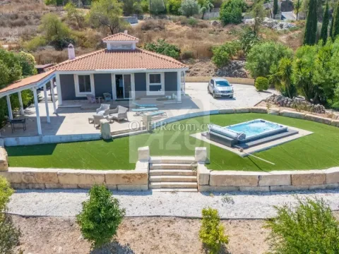 Bungalow in Lasa - Main Photo