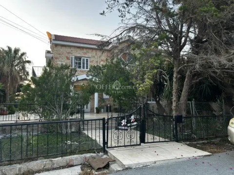 LUXURY UNFURNISHED VILLA WITH POOL AND SPACIOUS ESTABLISHED GARDEN - Main Photo
