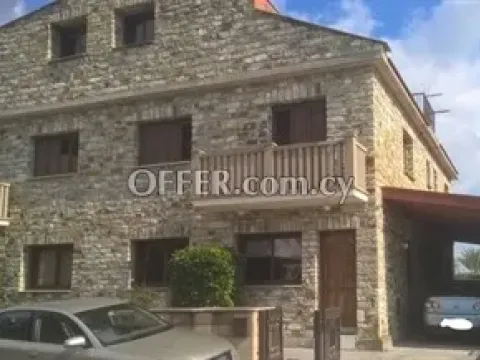 Spacious Detached 6 Bedroom House  In Strovolos - Main Photo