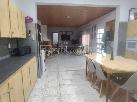 3 Bedroom Detached house in 2000m Plot in Silikou - 10