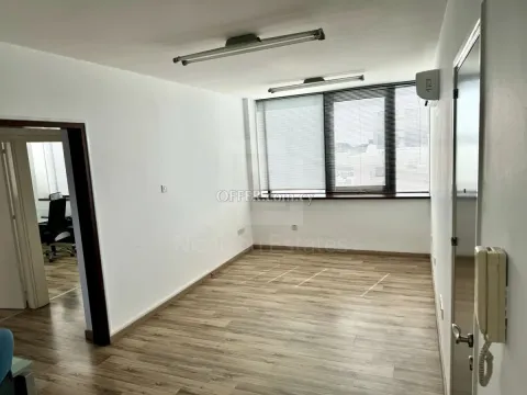 Two offices on the same floor - 3