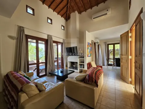 Detached 4 bedroom villa for sale in Aphrodite hills - 2