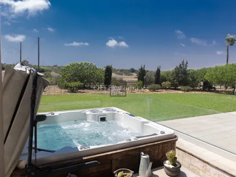 Charming Three Bedroom Villa Nestled in Protaras - 12