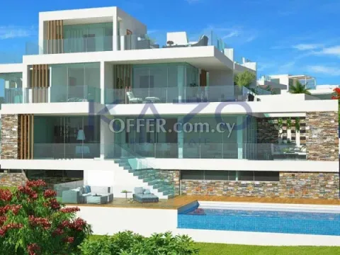 Spacious Four Bedroom Villa in Prestigious Golf Area - Main Photo