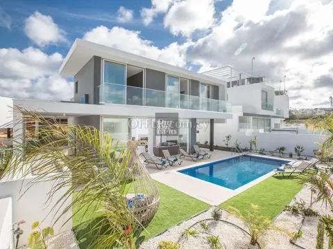 Contemporary Three Bedroom Villa in Protaras - Main Photo