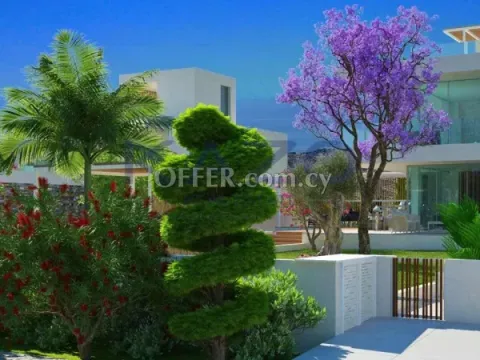 Spacious Four Bedroom Villa in Prestigious Golf Area - 5