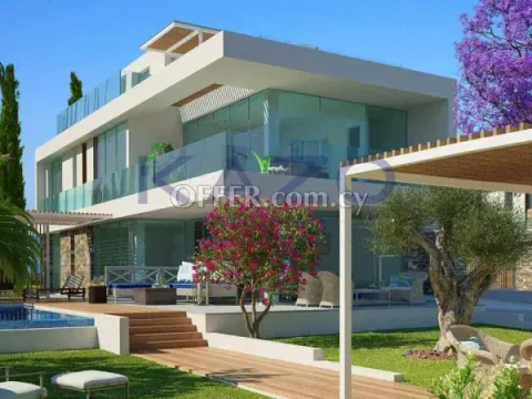 Spacious Four Bedroom Villa in Prestigious Golf Area - 4