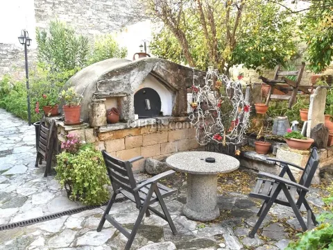 8-bedroom Village House 355 sqm in Anogyra - 4