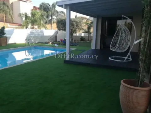 Spacious Detached House with Pool in Green Moni - 2