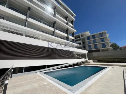 Modern Sea View Apartment with Pool and Gym - Main Photo
