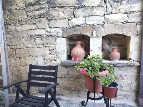 8-bedroom Village House 355 sqm in Anogyra - 13