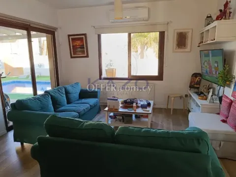Spacious Detached House with Pool in Green Moni - 12