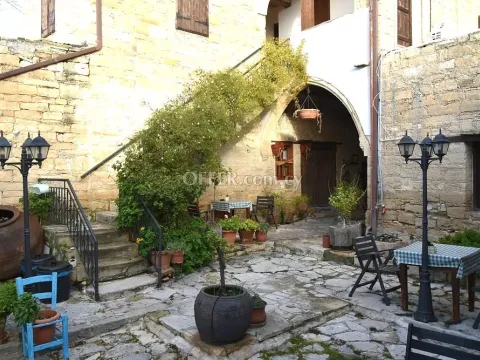 8-bedroom Village House 355 sqm in Anogyra - 10