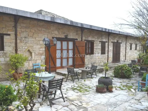 8-bedroom Village House 355 sqm in Anogyra - 9