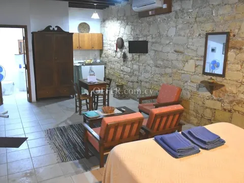 8-bedroom Village House 355 sqm in Anogyra - 8