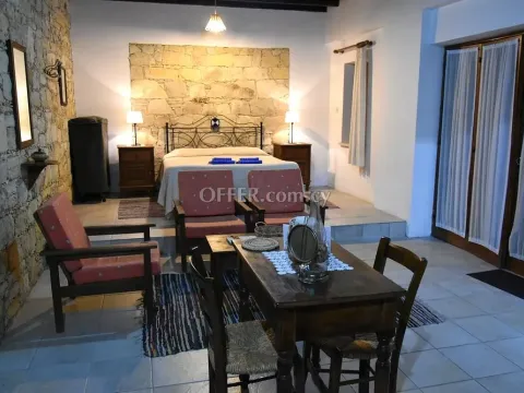 8-bedroom Village House 355 sqm in Anogyra - 6