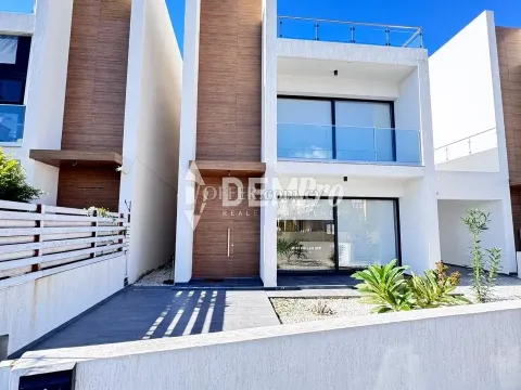 House For Rent in Kato Paphos - Universal, Paphos - DP5267 - Main Photo
