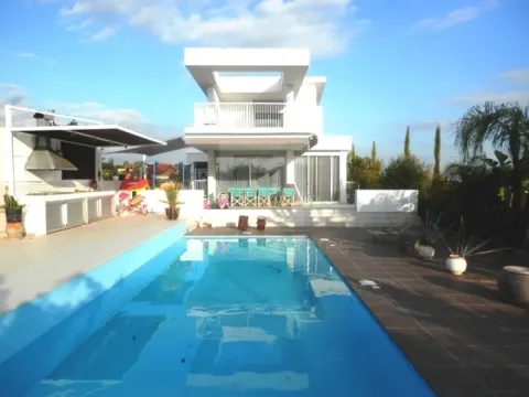 Modern architecture LUXURY Detached 4 bed villa in large plot and quiet surroundings - Main Photo
