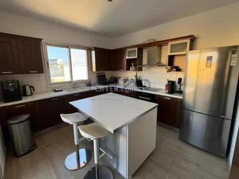 Fully Furnished Penthouse in Central Mesa Geitonia - 10