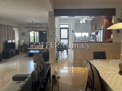 Semi-Detached House with 3 bedrooms in very good location in Strovolos area. - Main Photo