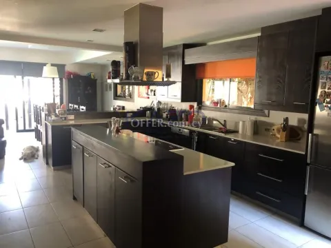Detached House With Pool Four Bedrooms Spacious Plot - 2