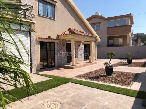Detached House With Pool Four Bedrooms Spacious Plot - Main Photo