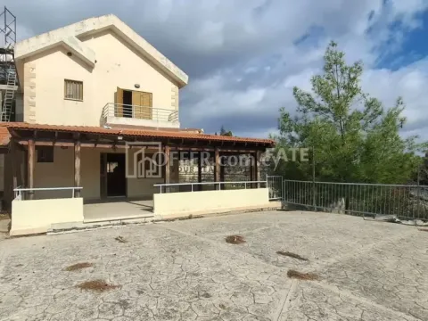 6 Bedroom Detached House For Sale in Agios Amvrosios - Main Photo