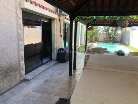 Detached House With Pool Four Bedrooms Spacious Plot - 8
