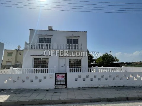 Spacious 3 double Bedroom Detached Villa to rent - Main Photo